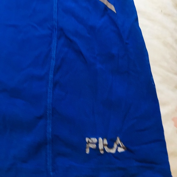 Size Large 5 item Bundle Tank Top & Tees - Picture 7 of 13